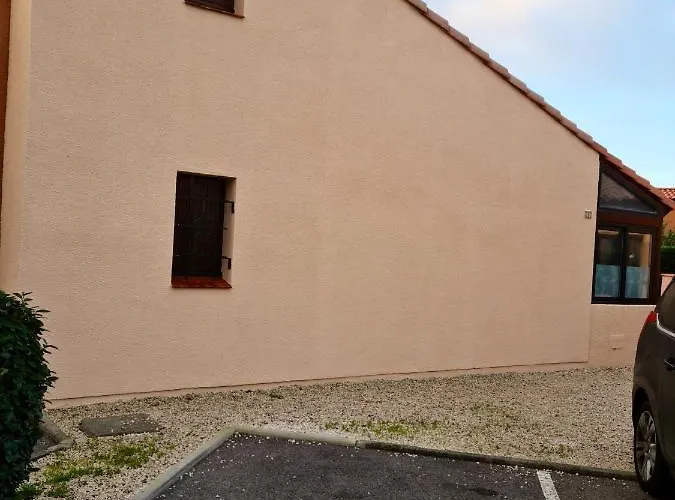 Maison Accueillante à Avec Jardin Et Terrasse Casa de Férias *